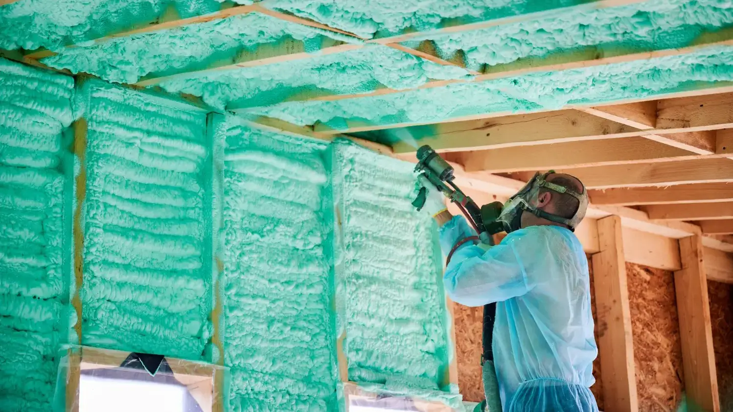 ocieplenie-poddasza-piana-pur