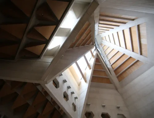 Ocieplenie poddasza w Płocku w domach z dachu o skomplikowanej geometrii (dachy wielospadowe)